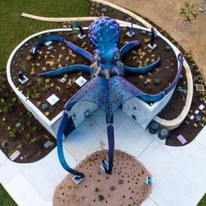 Dixie Friend Gay Sculptures - Ocho